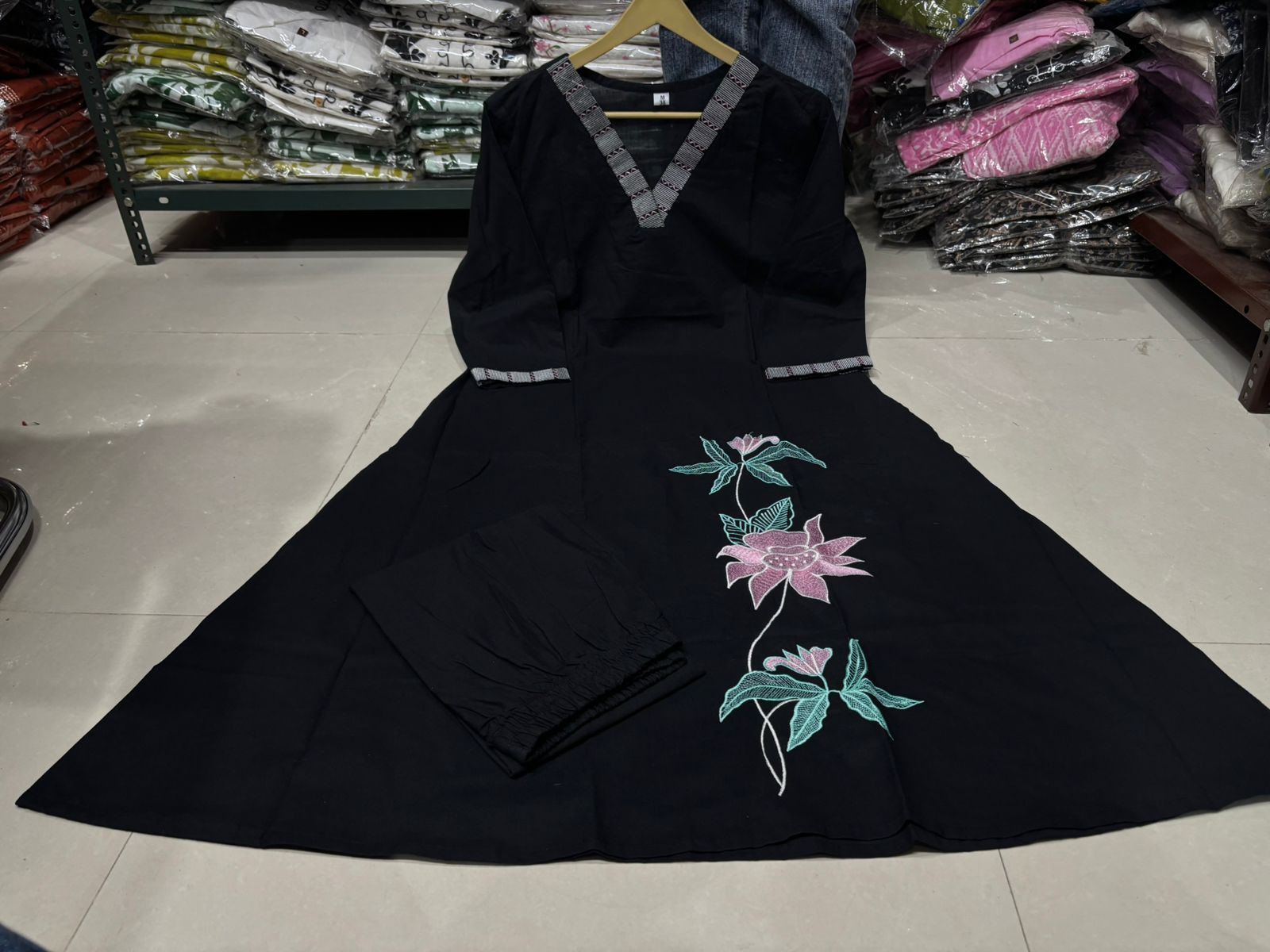 pARTY-wEAR